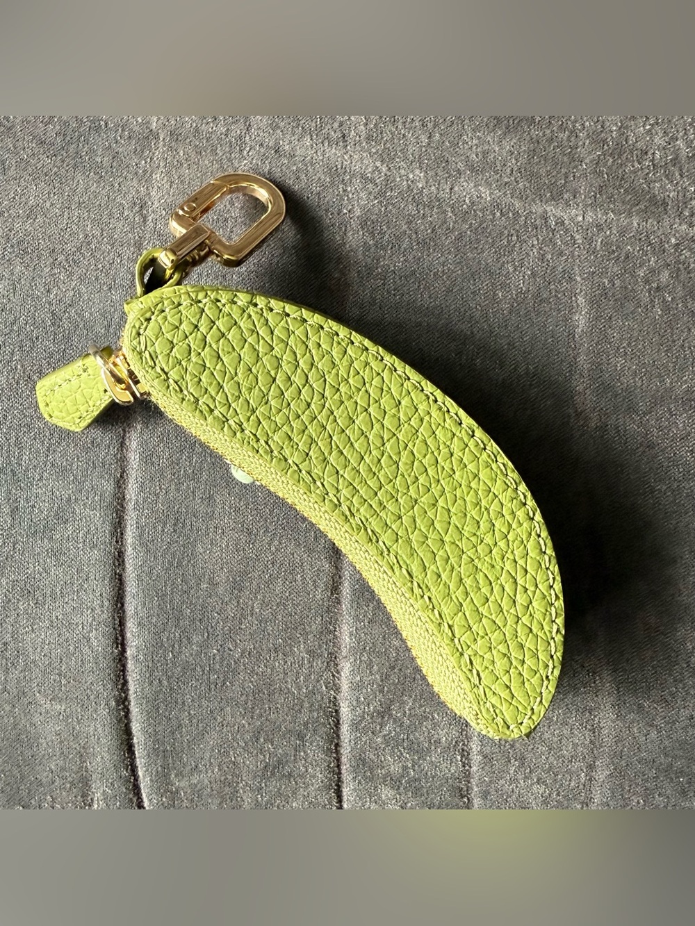 MAISON de Sabre Sabremoji Peapod Vegetable Charm 🫛♥️ - Picture 3 of 9
